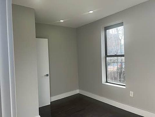 4th image of 228 E 116th St APT 25