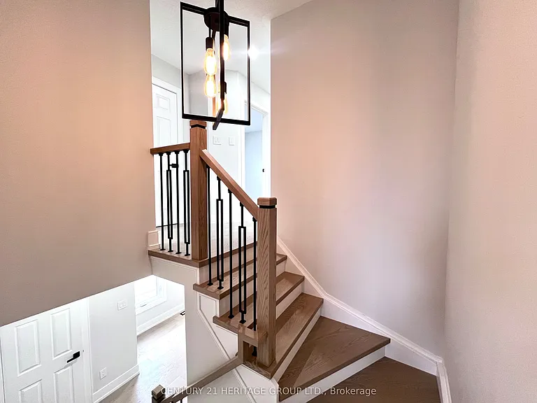 100 Woodroof Cres — Photo 11