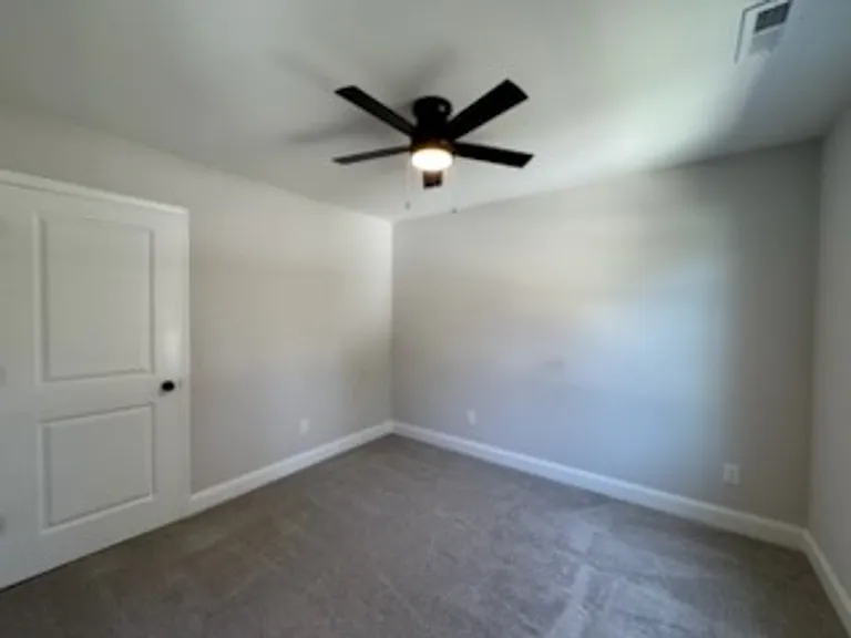 390 Summer Hill Rd — Photo 14