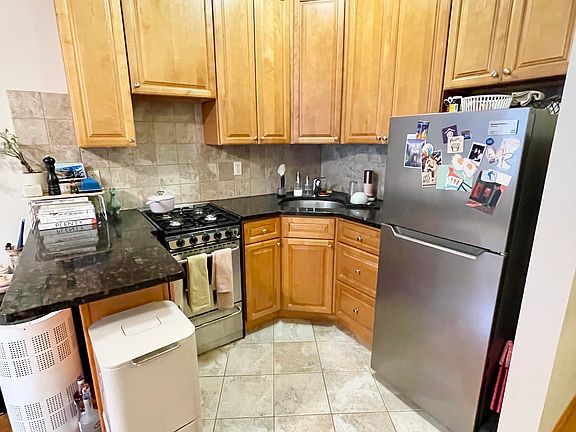 4th image of 324 W 77th St APT 8