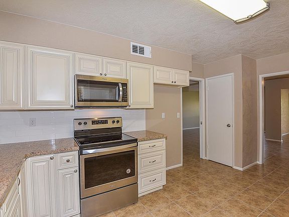 3rd image of 10349 W Salem Dr