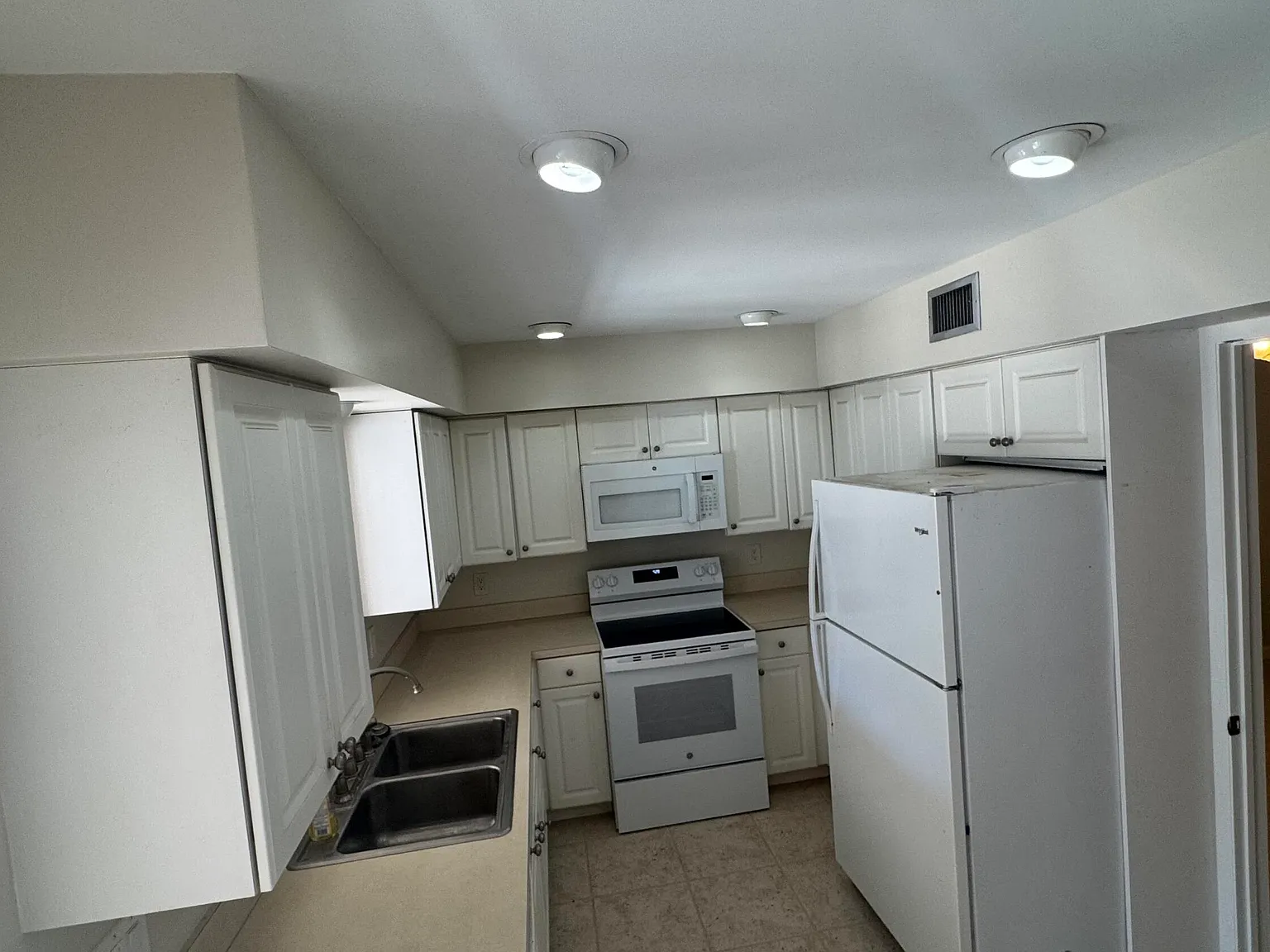 2 bed, 1.5 bath, 1480 sqft, $2,900 — Photo 3