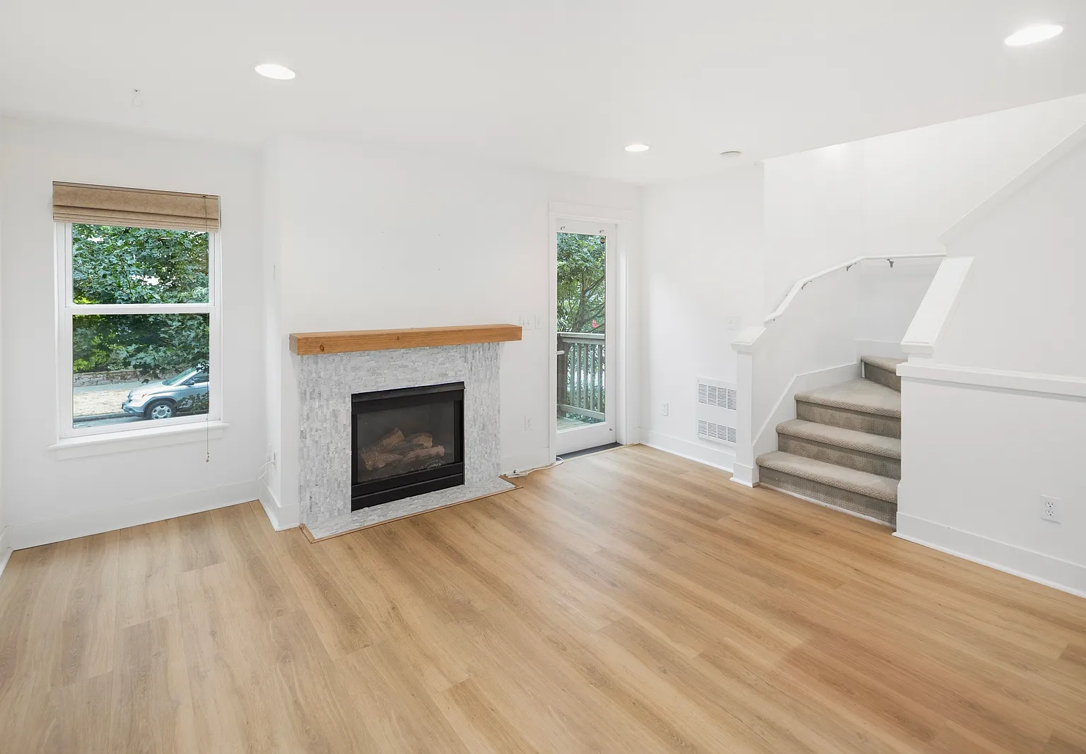 2 bed, 1060 sqft, $2,950 — Photo 3