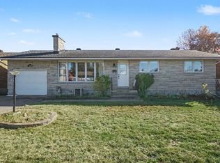 18 Kingsbury Ave, Ottawa, ON K2G3E6