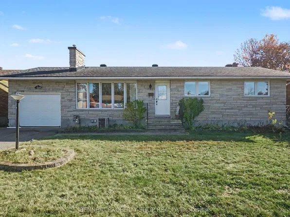 18 Kingsbury Ave, Ottawa, ON K2G 3E6