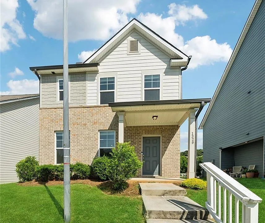 1329 Rosemary Ln