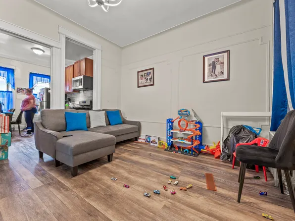 1517 Jefferson Avenue image 8 of 16