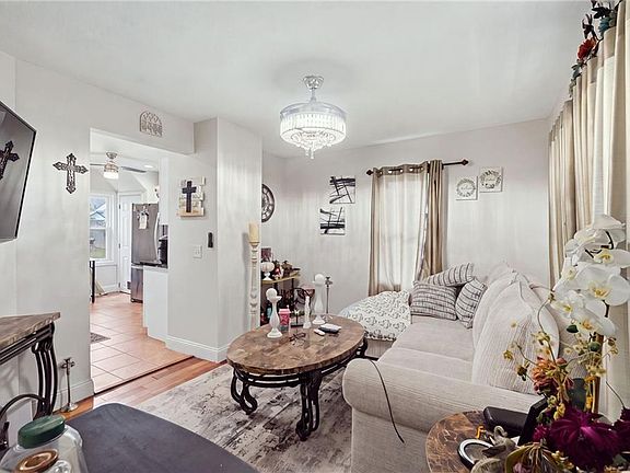 3rd image of 106 Samuel Ave