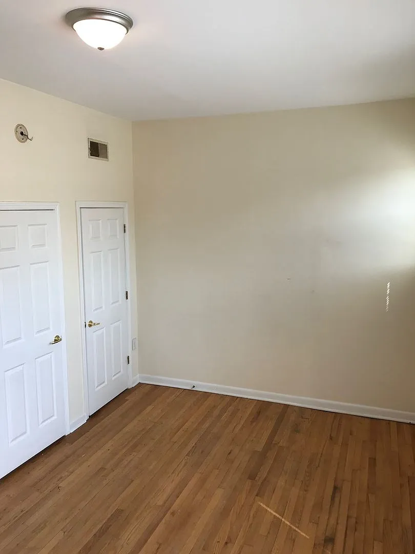 Almeda Apartments — Photo 2