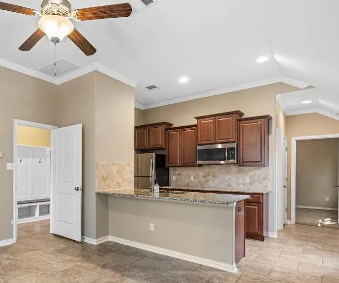 3810 Bainbridge Cv — Photo 1