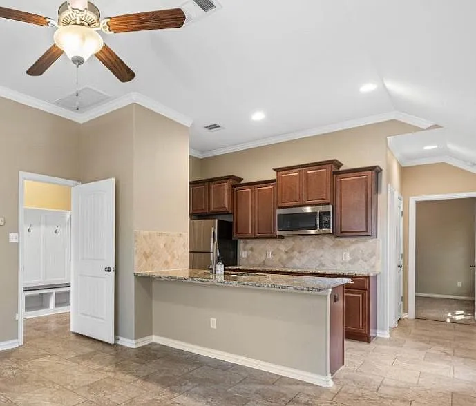 3810 Bainbridge Cv