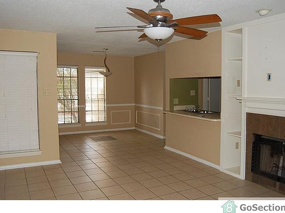 2nd image of 5451 Laguna Dr APT 122