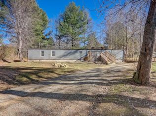 140 Fox Ridge Dr, Hendersonville, NC 28739