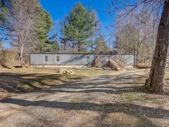 140 Fox Ridge Dr, Hendersonville, NC 28739