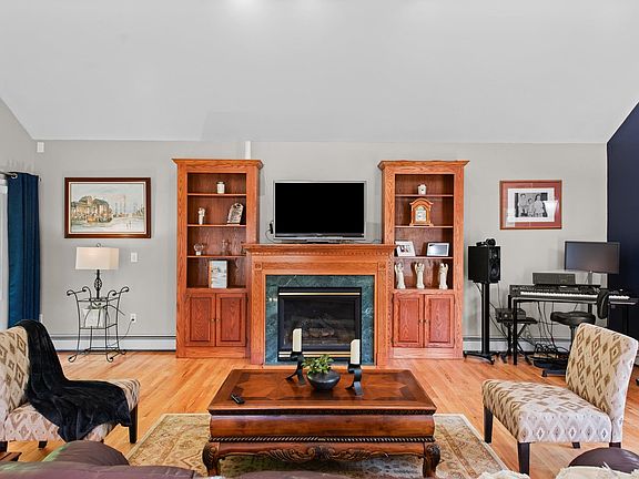 5th image of 31 Merrill Road