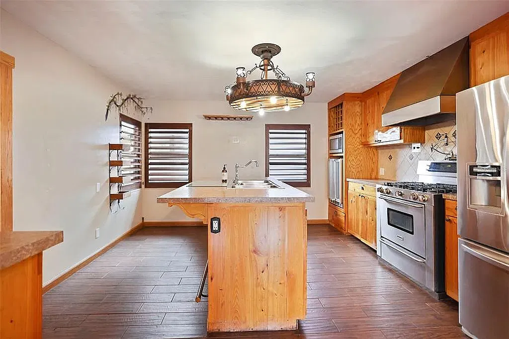 6 bed, 1894 sqft, $950 — Photo 3