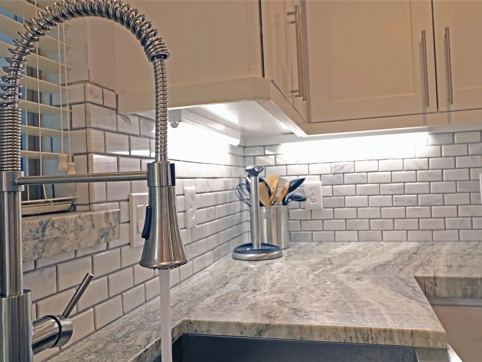 4 bed, 3.5 bath, 2494 sqft, $4,550 — Photo 4