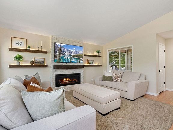 5th image of 1890 Twin Lakes Cir