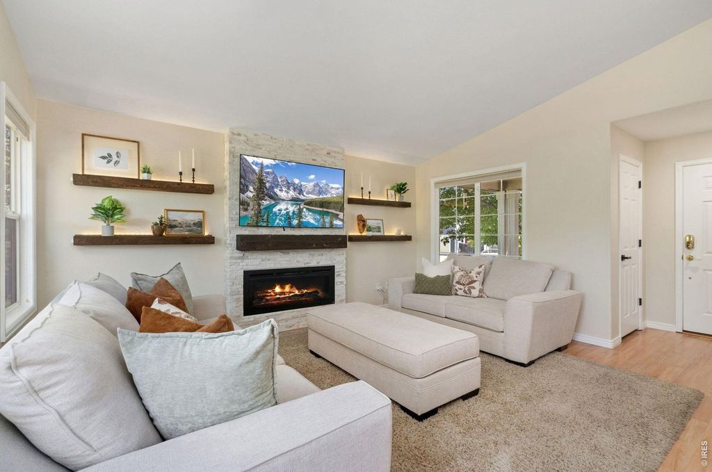 1890 Twin Lakes Cir