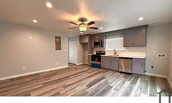 3rd image of 705 W 82nd St