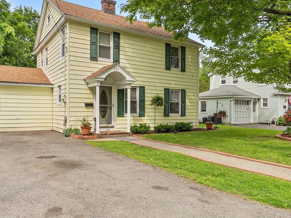 1st image of 221 Corinth St