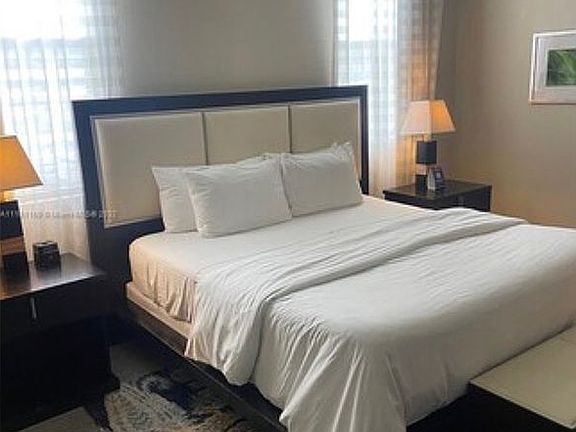 Quiet luxurious Bedroom Ens
