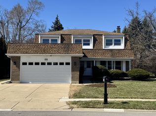 940 Tanglewood Dr, Wheeling, IL 60090