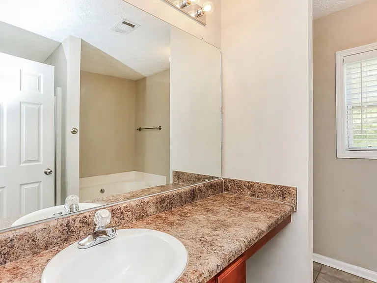 398 Glenleigh Dr — Photo 13