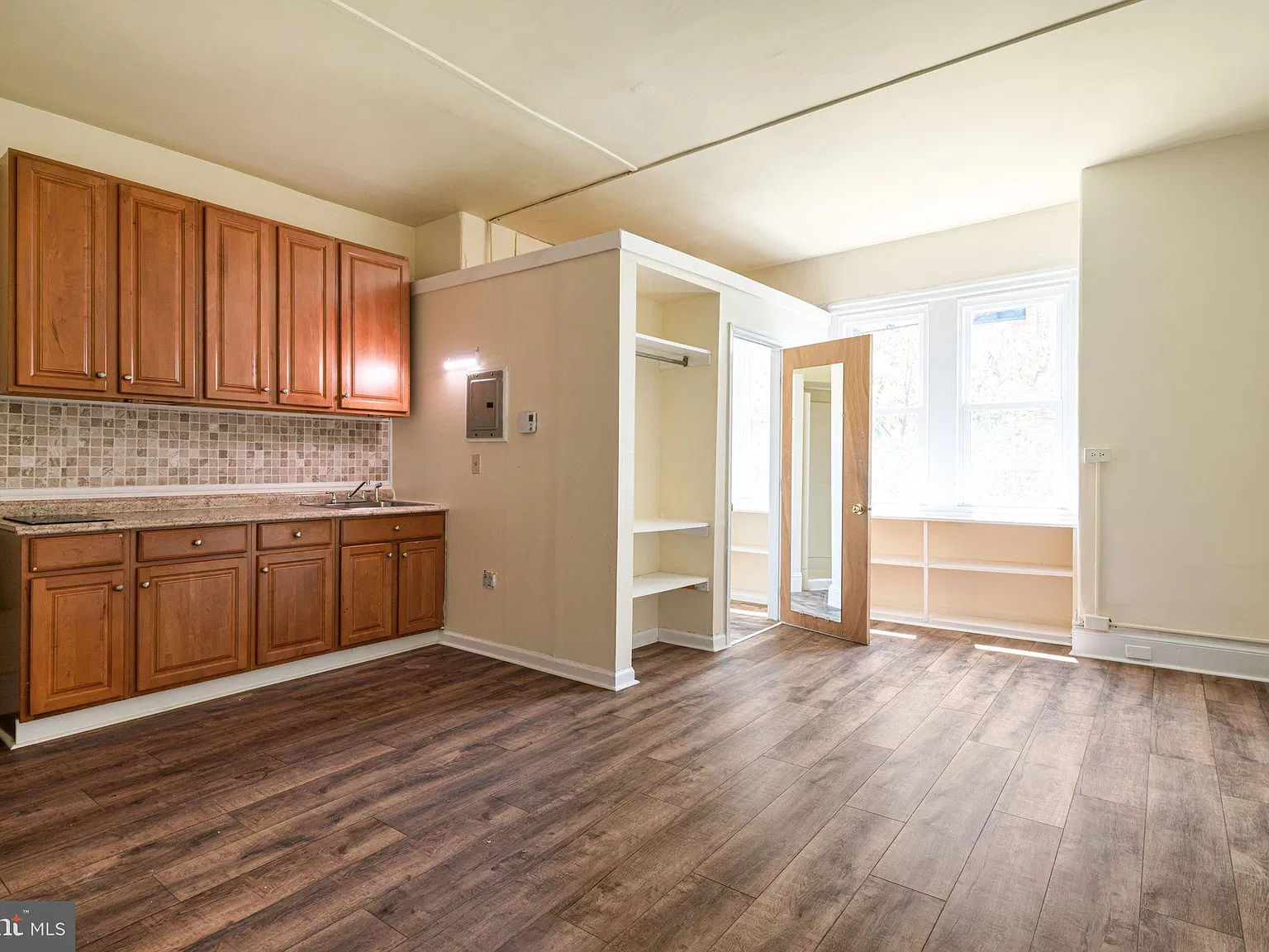 1 bed, 1.0 bath, 600 sqft, $1,200 — Photo 2