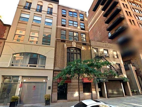 5th image of 122 E 13th St APT La