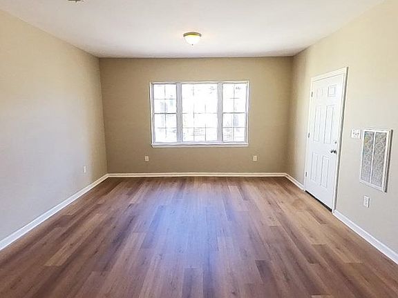 3rd image of 547 Elm St