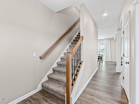 4th image of 199 Valley Hall Dr