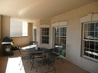 4th image of 975 N Lincoln St APT 3B