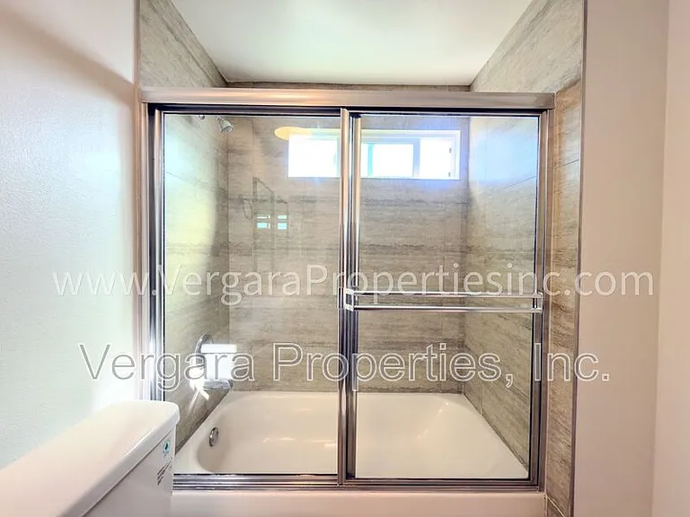 18012 Manhattan Pl — Photo 21