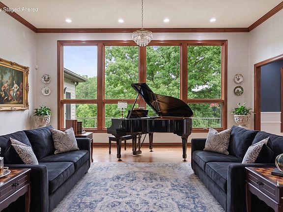 4th image of 420 Sunny Brook Drive