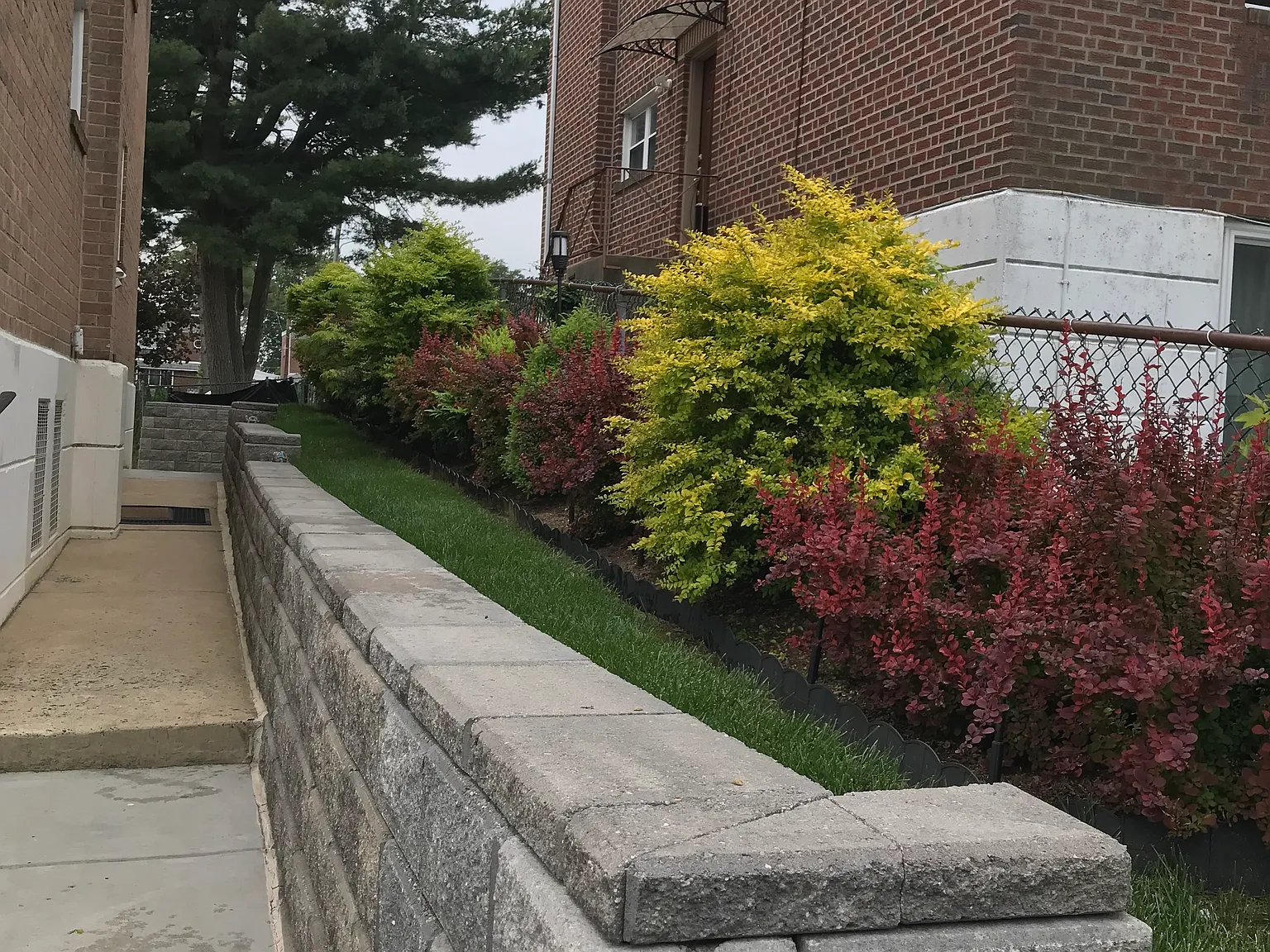 650 Parlin St — Photo 2