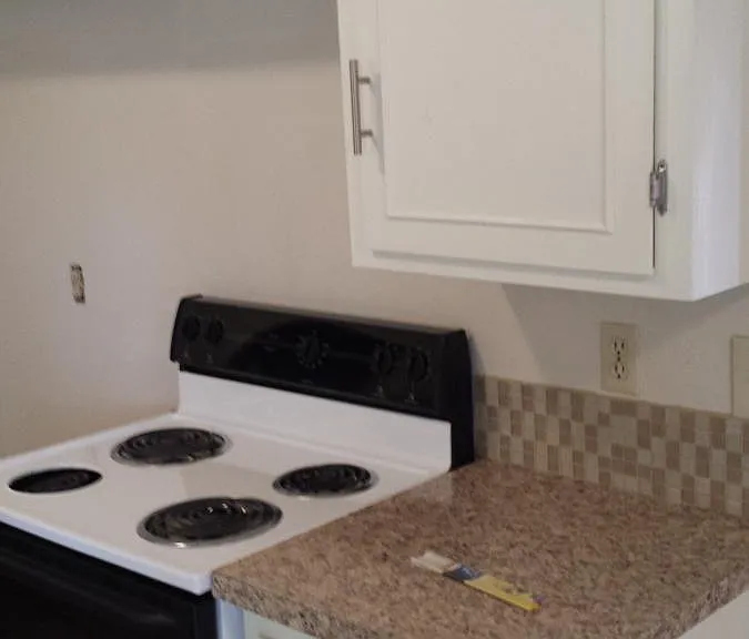 523 S Edwards St — Photo 3