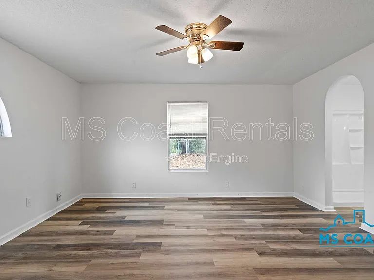 340 Hiller Dr — Photo 14