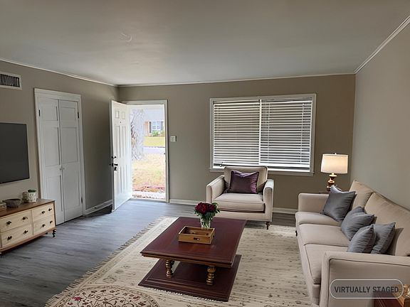 2nd image of 2547 McArthur Dr