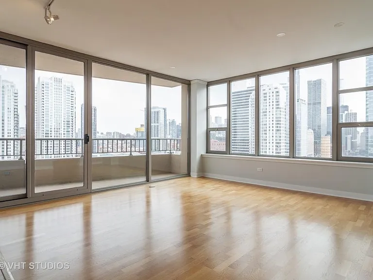200 N Jefferson St #1906 — Photo 2