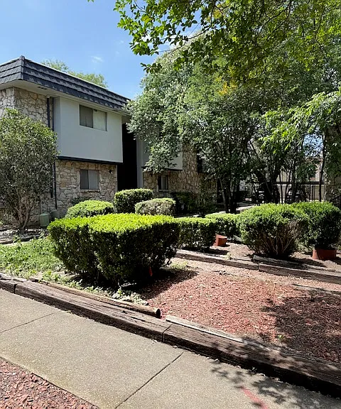 Wilshire Woods — Photo 4