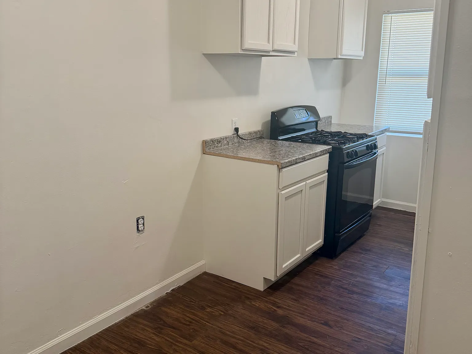 3 bed, 992 sqft, $1,550 — Photo 3