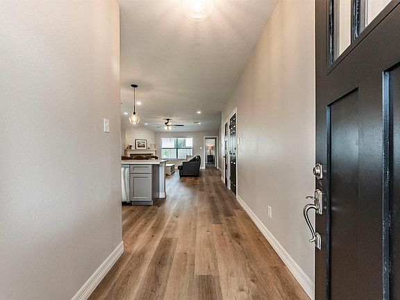 4th image of 409 Sun River Ln