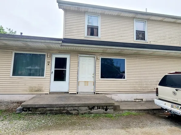 21 S Randolph Ave SE, Girard, OH 44420