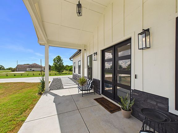 3rd image of 2015 Settlers Court Dr