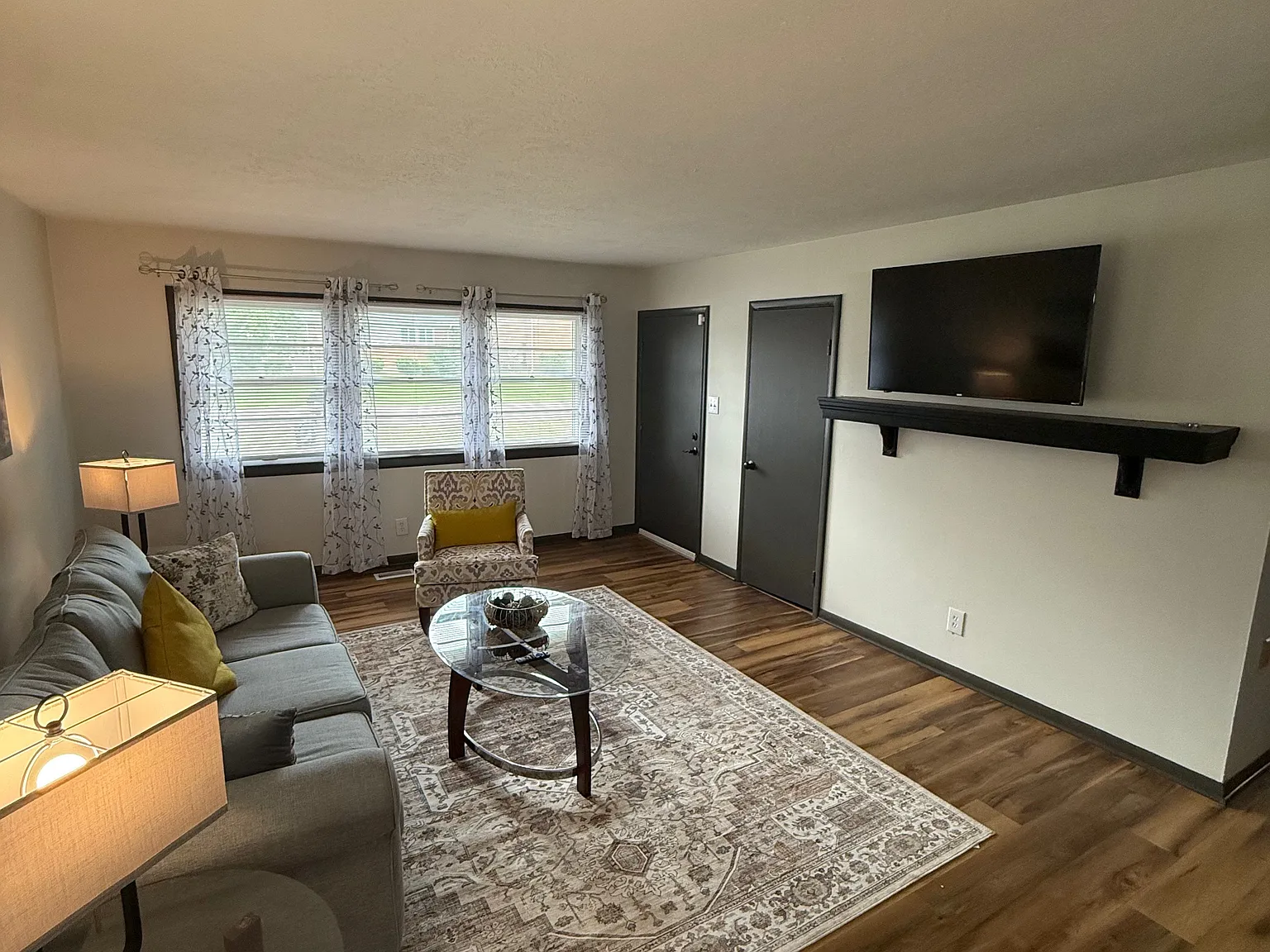 3 bed, 1.5 bath, 1263 sqft, $1,600 — Photo 3