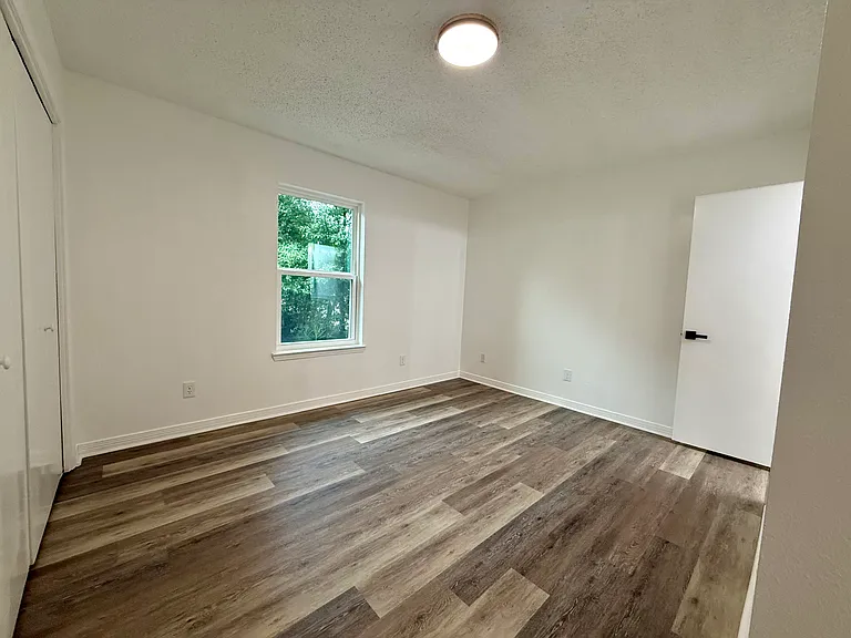6481 Colonial Dr — Photo 11