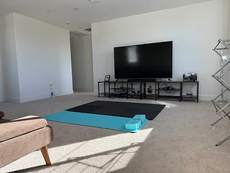 132 Goldback St — Photo 1