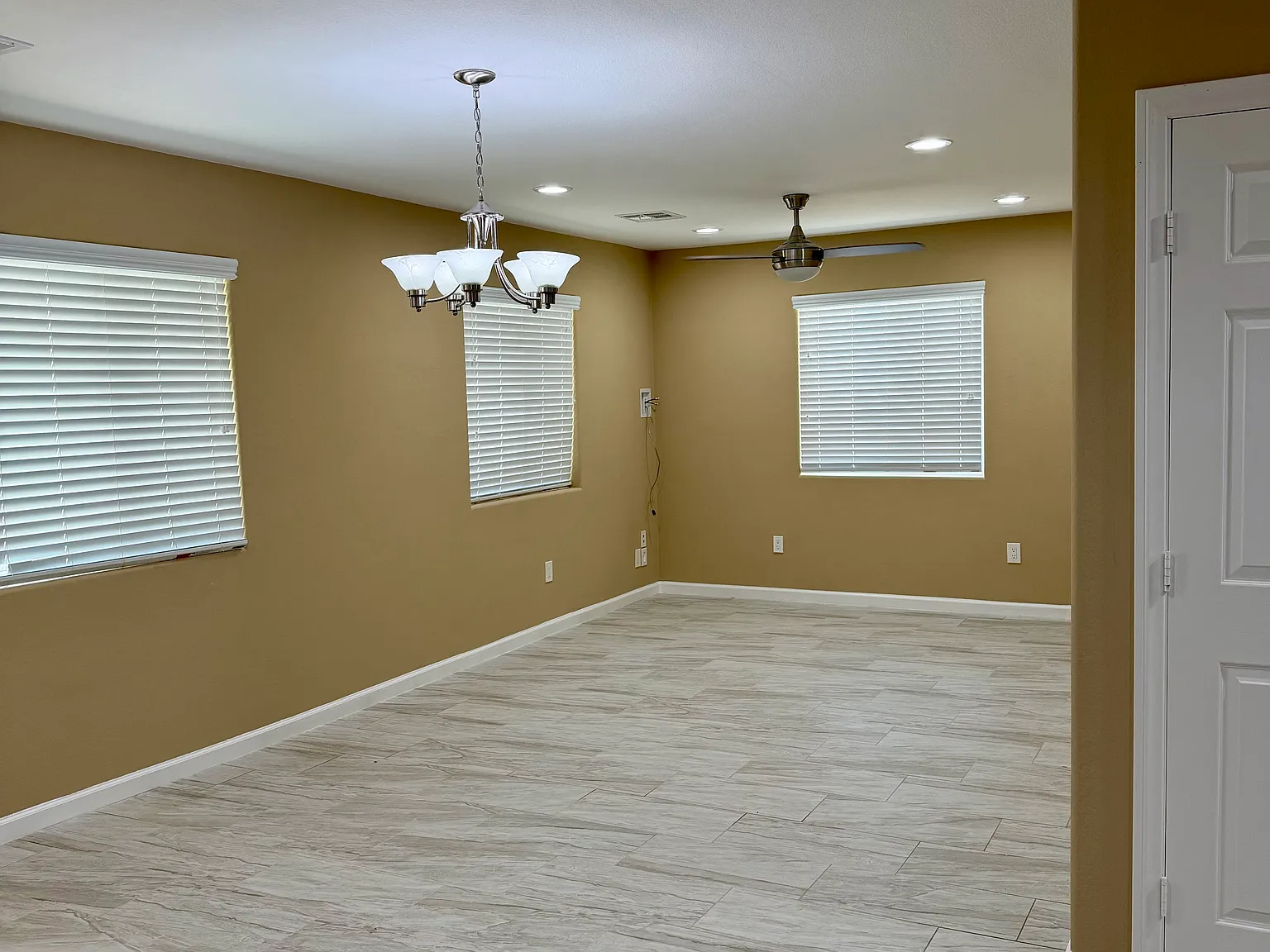 2 bed, 1050 sqft, $2,200 — Photo 2