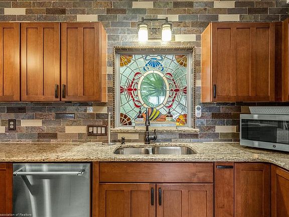 5th image of 1244 Lake Clay Dr